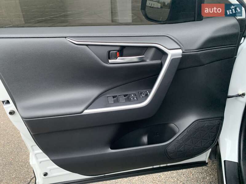 Позашляховик / Кросовер Toyota RAV4 2023 в Києві
