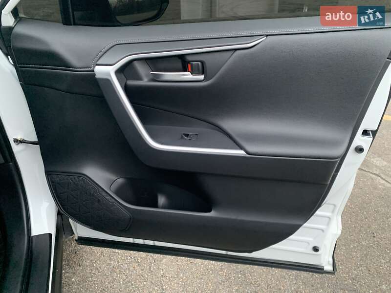 Позашляховик / Кросовер Toyota RAV4 2023 в Києві