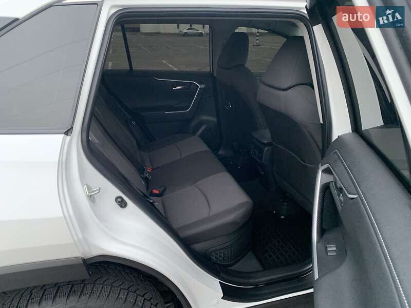 Позашляховик / Кросовер Toyota RAV4 2023 в Києві