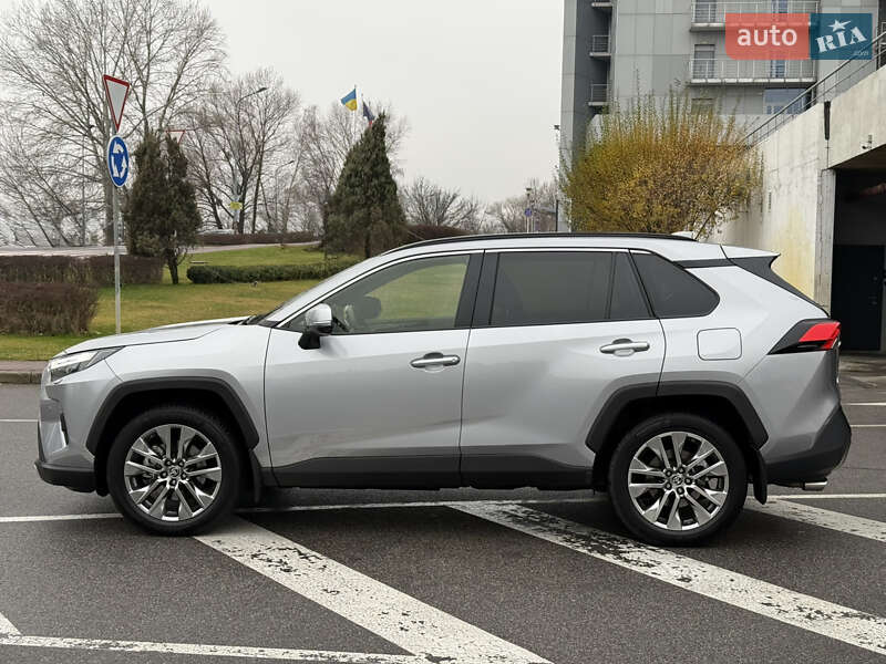 Позашляховик / Кросовер Toyota RAV4 2024 в Києві