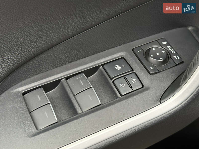 Позашляховик / Кросовер Toyota RAV4 2024 в Києві