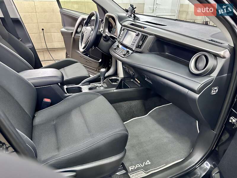 Позашляховик / Кросовер Toyota RAV4 2018 в Сумах