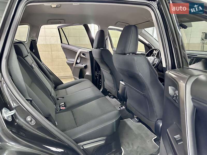 Позашляховик / Кросовер Toyota RAV4 2018 в Сумах