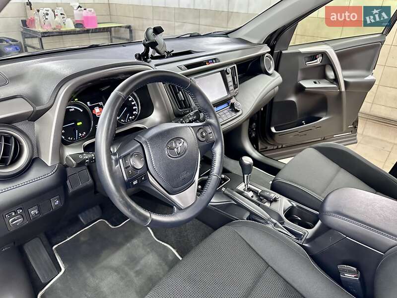 Позашляховик / Кросовер Toyota RAV4 2018 в Сумах