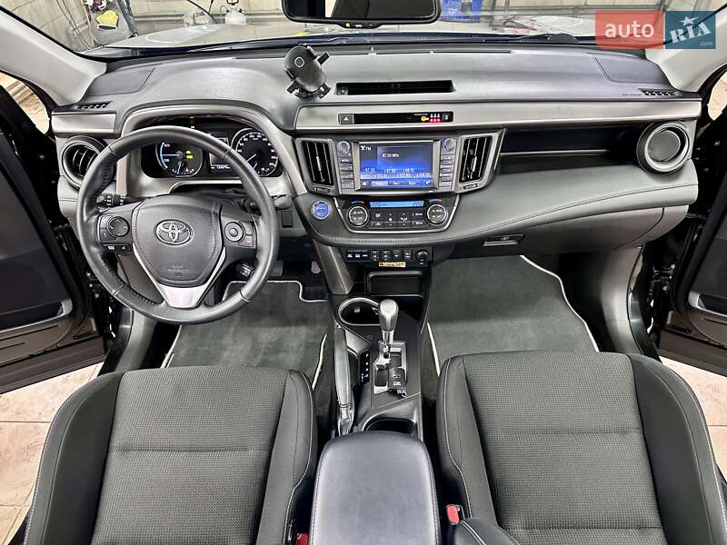 Позашляховик / Кросовер Toyota RAV4 2018 в Сумах