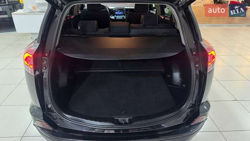 Позашляховик / Кросовер Toyota RAV4 2017 в Ужгороді фото 11 Позашляховик / Кросовер Toyota RAV4 2017 в Ужгороді