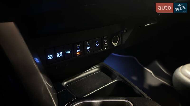 Позашляховик / Кросовер Toyota RAV4 2017 в Ужгороді фото 21 Позашляховик / Кросовер Toyota RAV4 2017 в Ужгороді