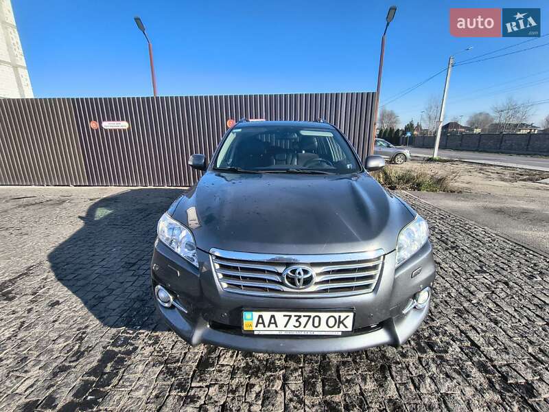 Внедорожник / Кроссовер Toyota RAV4 2012 в Софиевской Борщаговке