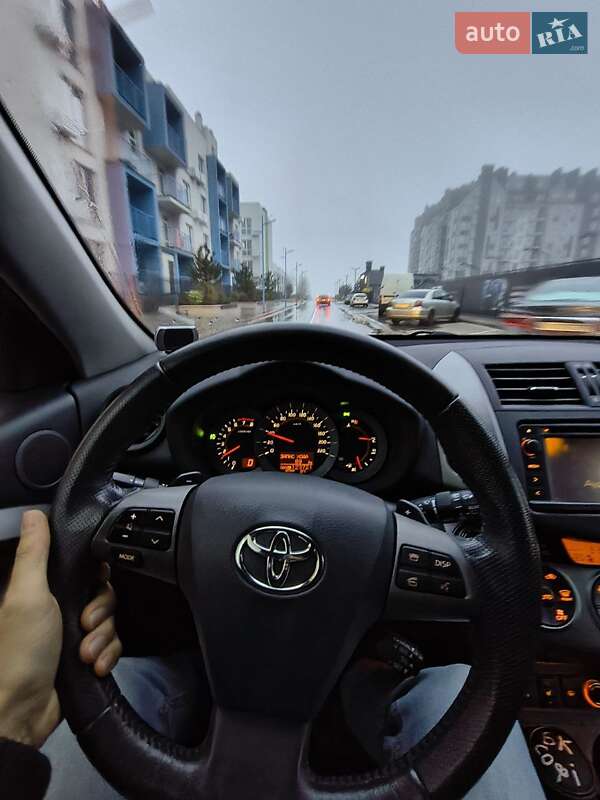 Внедорожник / Кроссовер Toyota RAV4 2012 в Софиевской Борщаговке
