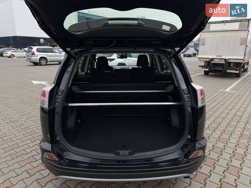 Внедорожник / Кроссовер Toyota RAV4 2017 в Одессе