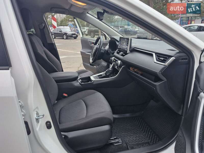 Внедорожник / Кроссовер Toyota RAV4 2020 в Одессе