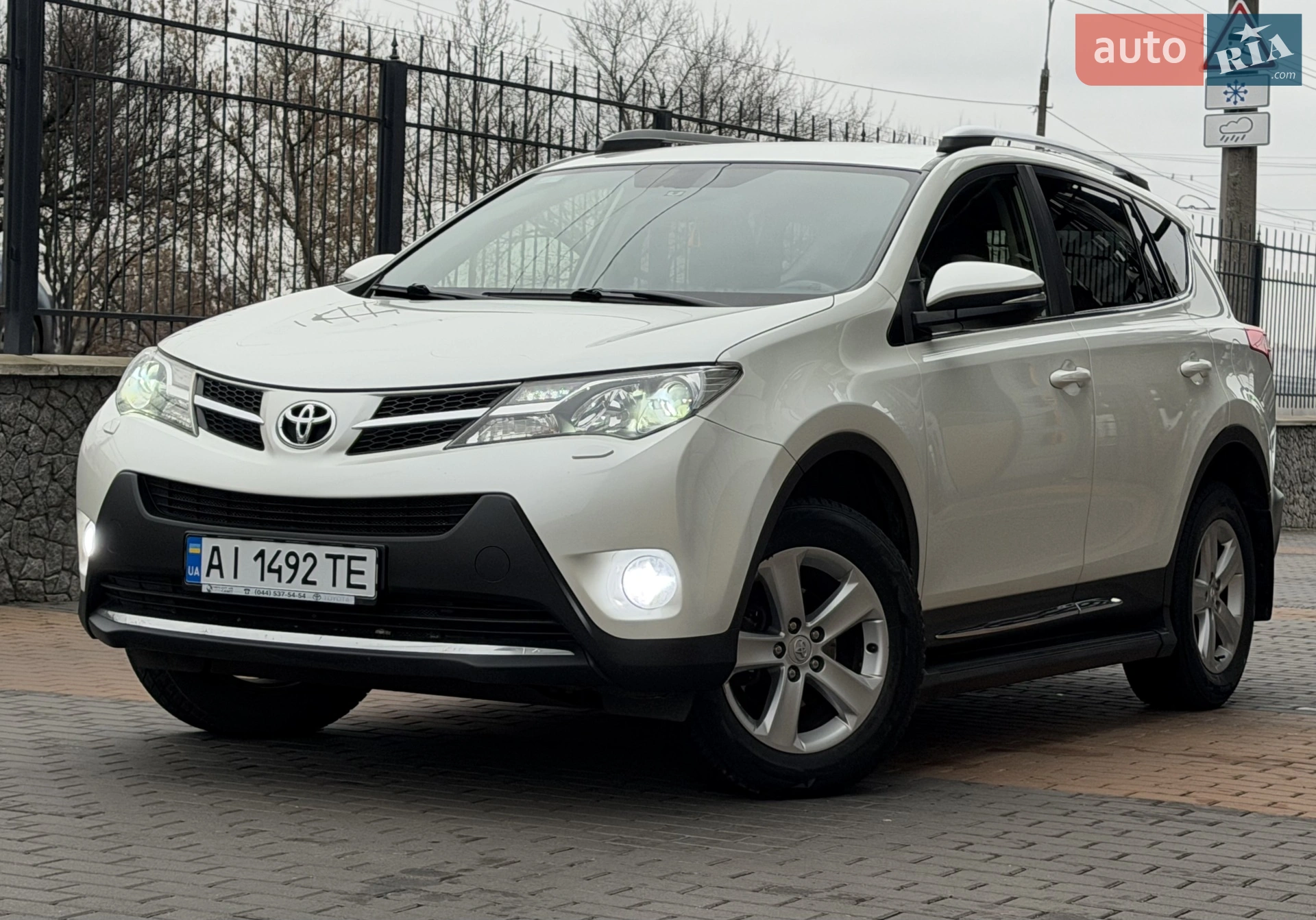 2014 Toyota RAV 4 - мініатюра 2