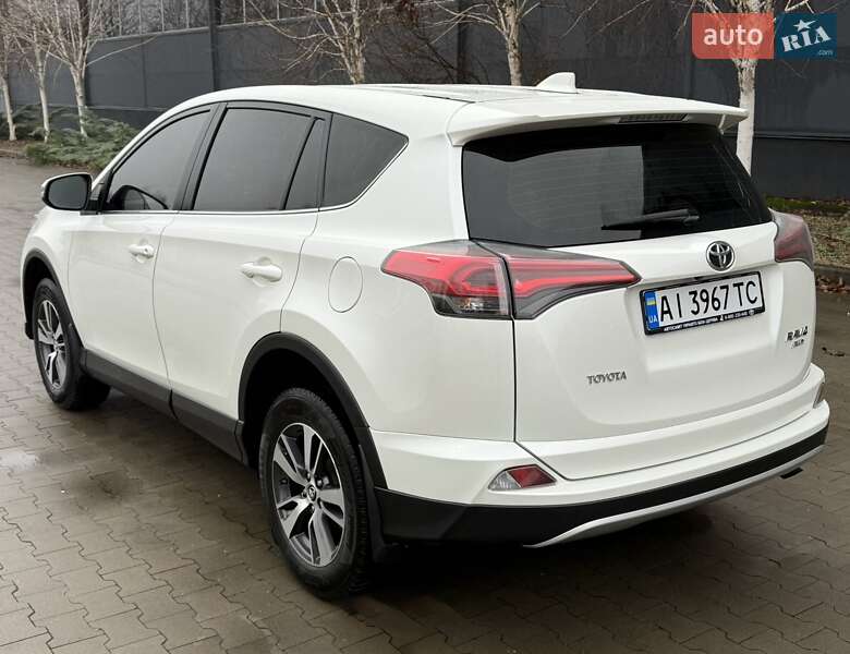 Позашляховик / Кросовер Toyota RAV4 2016 в Києві фото 12 Позашляховик / Кросовер Toyota RAV4 2016 в Києві