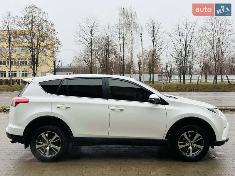 Позашляховик / Кросовер Toyota RAV4 2016 в Києві фото 16 Позашляховик / Кросовер Toyota RAV4 2016 в Києві