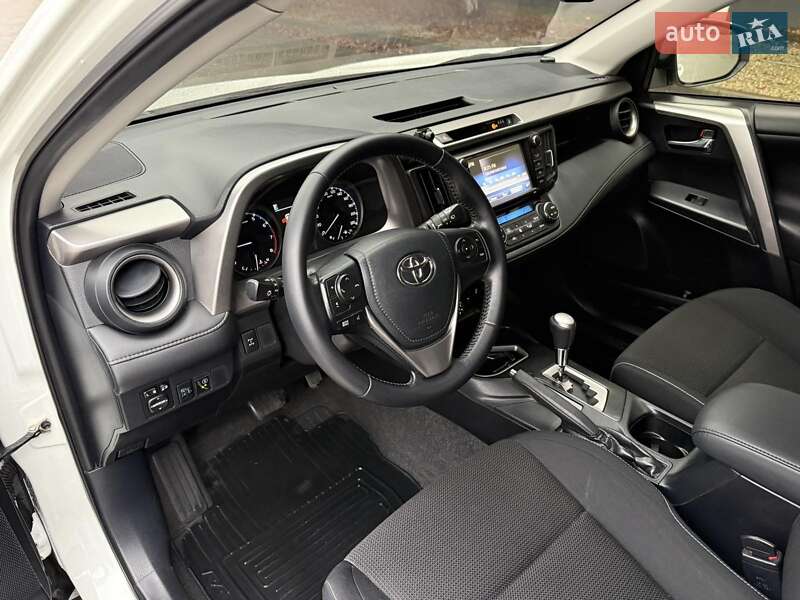 Позашляховик / Кросовер Toyota RAV4 2016 в Києві фото 39 Позашляховик / Кросовер Toyota RAV4 2016 в Києві