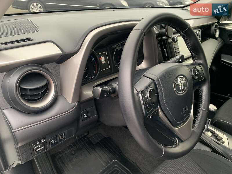 Позашляховик / Кросовер Toyota RAV4 2016 в Києві фото 42 Позашляховик / Кросовер Toyota RAV4 2016 в Києві