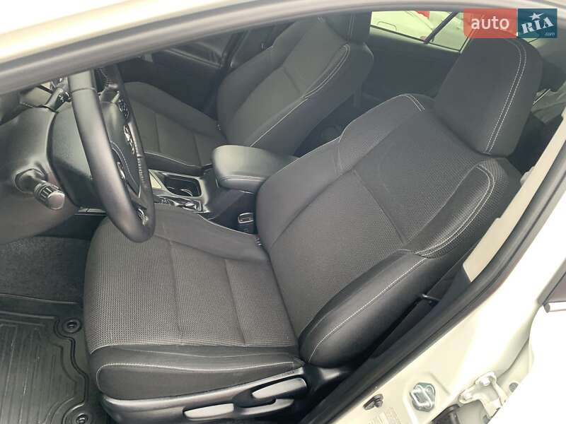Позашляховик / Кросовер Toyota RAV4 2016 в Києві фото 44 Позашляховик / Кросовер Toyota RAV4 2016 в Києві