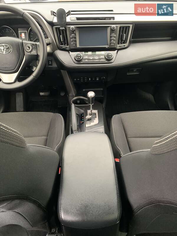 Позашляховик / Кросовер Toyota RAV4 2016 в Києві фото 52 Позашляховик / Кросовер Toyota RAV4 2016 в Києві