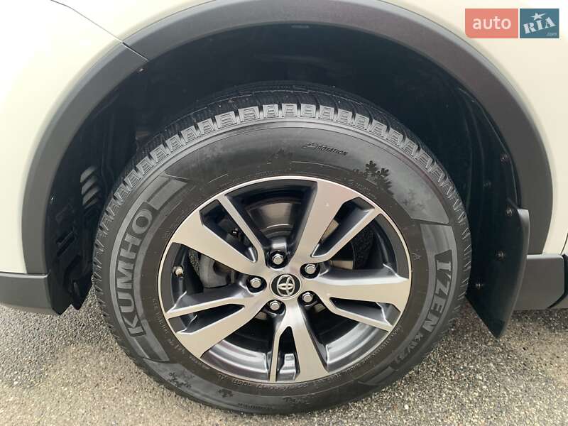 Позашляховик / Кросовер Toyota RAV4 2016 в Києві фото 29 Позашляховик / Кросовер Toyota RAV4 2016 в Києві