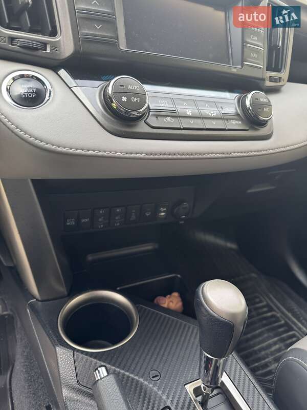 Позашляховик / Кросовер Toyota RAV4 2013 в Чернівцях