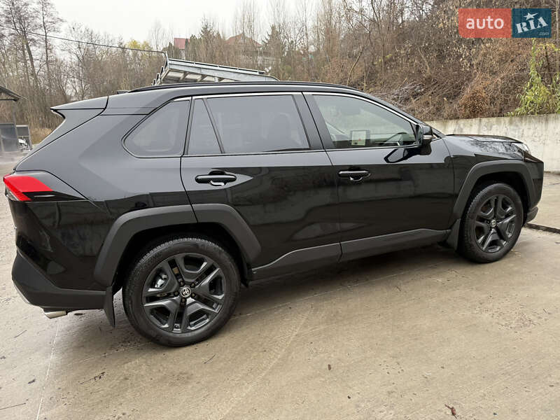 Внедорожник / Кроссовер Toyota RAV4 2024 в Киеве