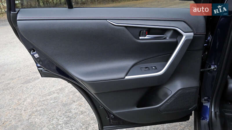 Позашляховик / Кросовер Toyota RAV4 2020 в Львові