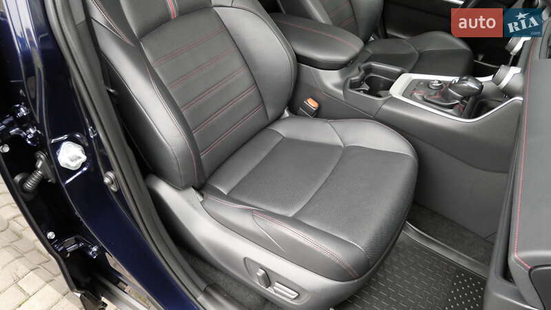 Позашляховик / Кросовер Toyota RAV4 2020 в Львові