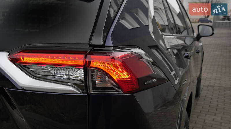 Позашляховик / Кросовер Toyota RAV4 2020 в Львові