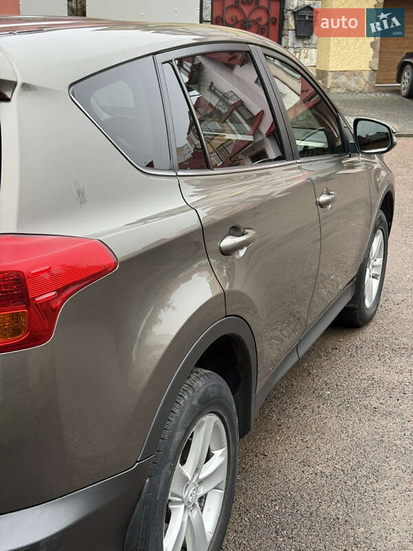 Внедорожник / Кроссовер Toyota RAV4 2013 в Тернополе