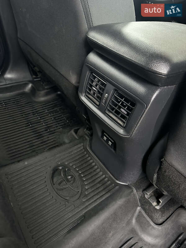 Позашляховик / Кросовер Toyota RAV4 2019 в Полтаві