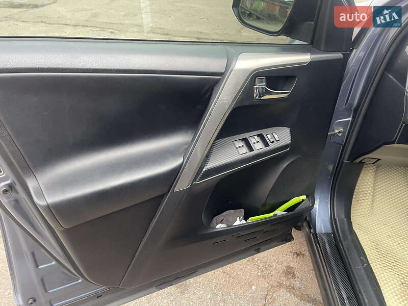 Внедорожник / Кроссовер Toyota RAV4 2014 в Чернигове