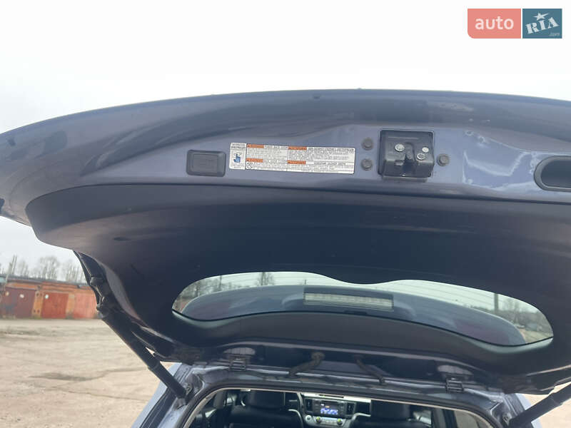 Внедорожник / Кроссовер Toyota RAV4 2014 в Чернигове