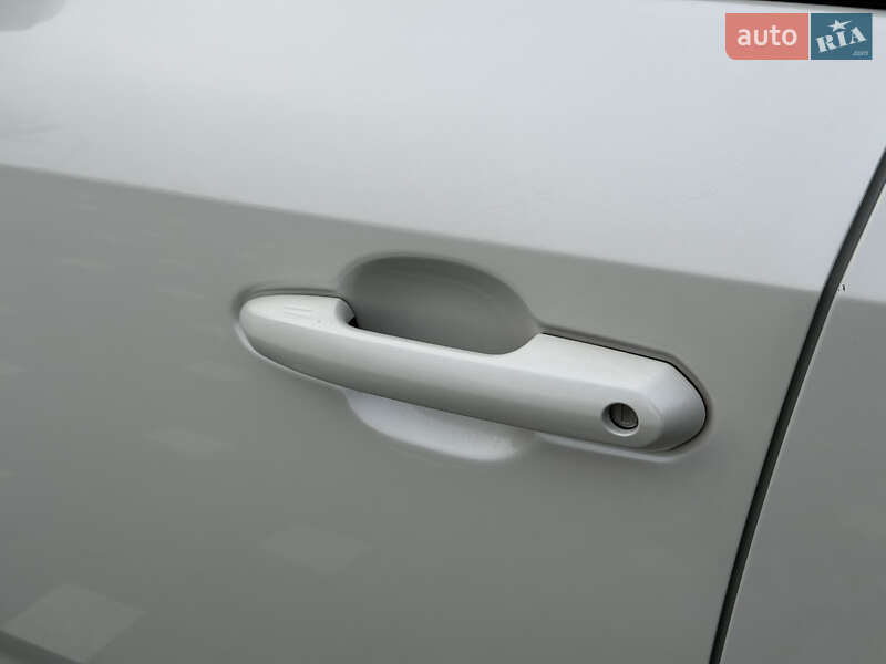 Внедорожник / Кроссовер Toyota RAV4 2020 в Ужгороде фото 15 Внедорожник / Кроссовер Toyota RAV4 2020 в Ужгороде