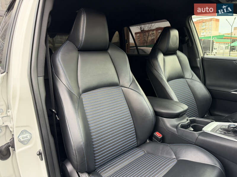 Внедорожник / Кроссовер Toyota RAV4 2020 в Ужгороде фото 48 Внедорожник / Кроссовер Toyota RAV4 2020 в Ужгороде