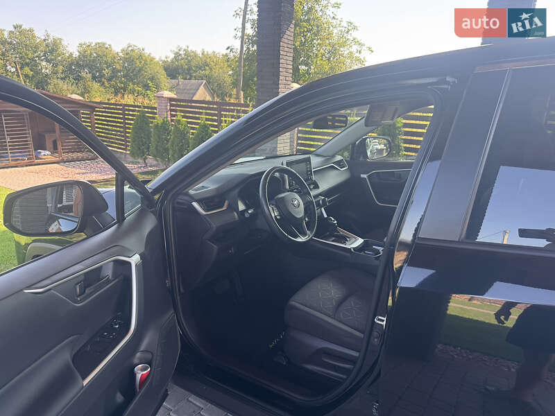 Внедорожник / Кроссовер Toyota RAV4 2020 в Черновцах