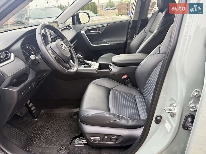 Внедорожник / Кроссовер Toyota RAV4 2022 в Днепре