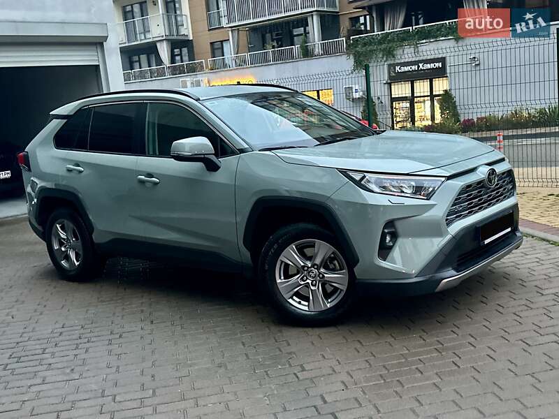 Внедорожник / Кроссовер Toyota RAV4 2023 в Киеве