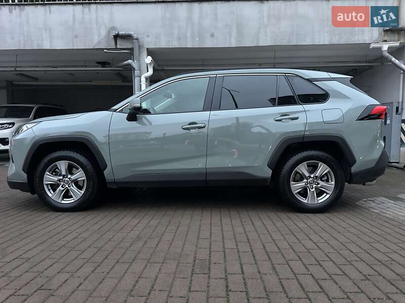 Внедорожник / Кроссовер Toyota RAV4 2023 в Киеве