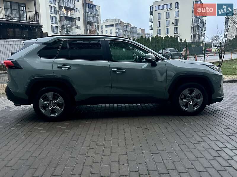 Внедорожник / Кроссовер Toyota RAV4 2023 в Киеве