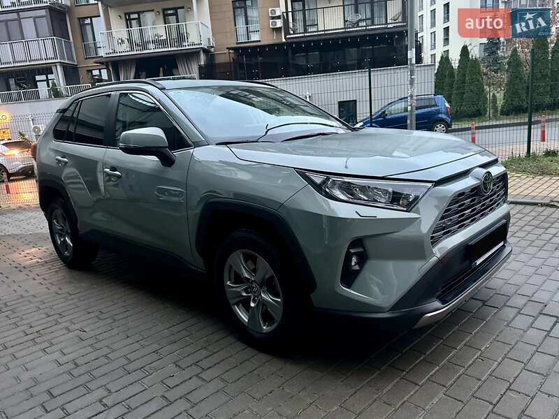 Внедорожник / Кроссовер Toyota RAV4 2023 в Киеве