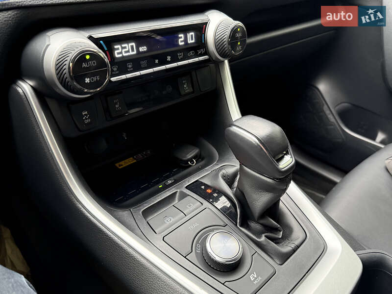 Внедорожник / Кроссовер Toyota RAV4 2022 в Днепре