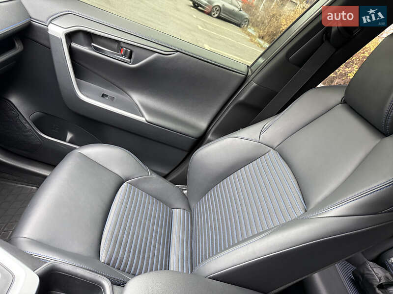 Внедорожник / Кроссовер Toyota RAV4 2022 в Днепре