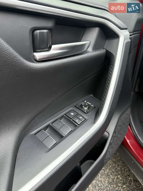 Внедорожник / Кроссовер Toyota RAV4 2019 в Харькове