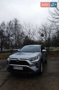 Позашляховик / Кросовер Toyota RAV4 2019 в Вараші