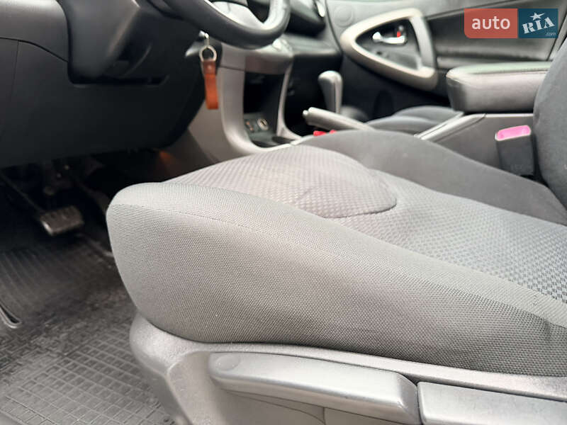 Внедорожник / Кроссовер Toyota RAV4 2007 в Днепре