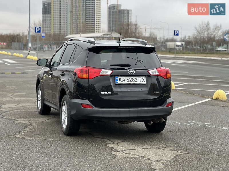 Позашляховик / Кросовер Toyota RAV4 2014 в Києві