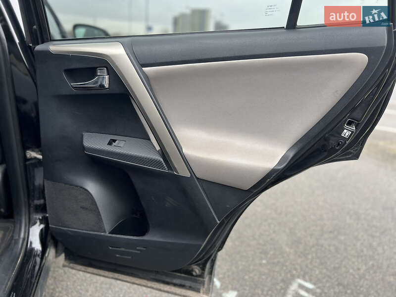 Позашляховик / Кросовер Toyota RAV4 2014 в Києві