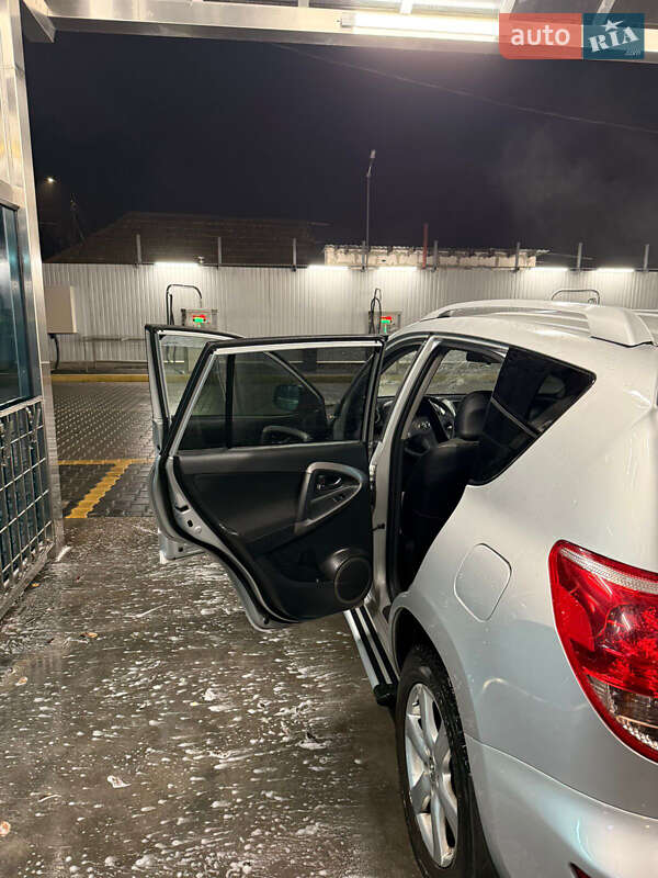 Внедорожник / Кроссовер Toyota RAV4 2007 в Николаеве