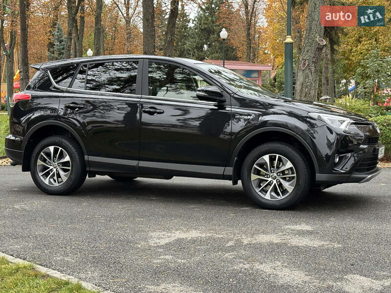 Внедорожник / Кроссовер Toyota RAV4 2017 в Харькове