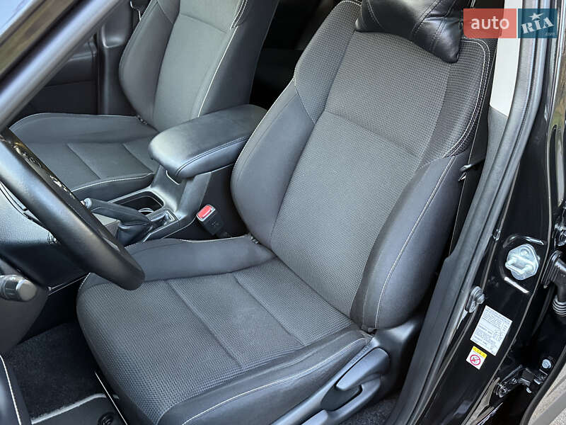 Внедорожник / Кроссовер Toyota RAV4 2017 в Харькове